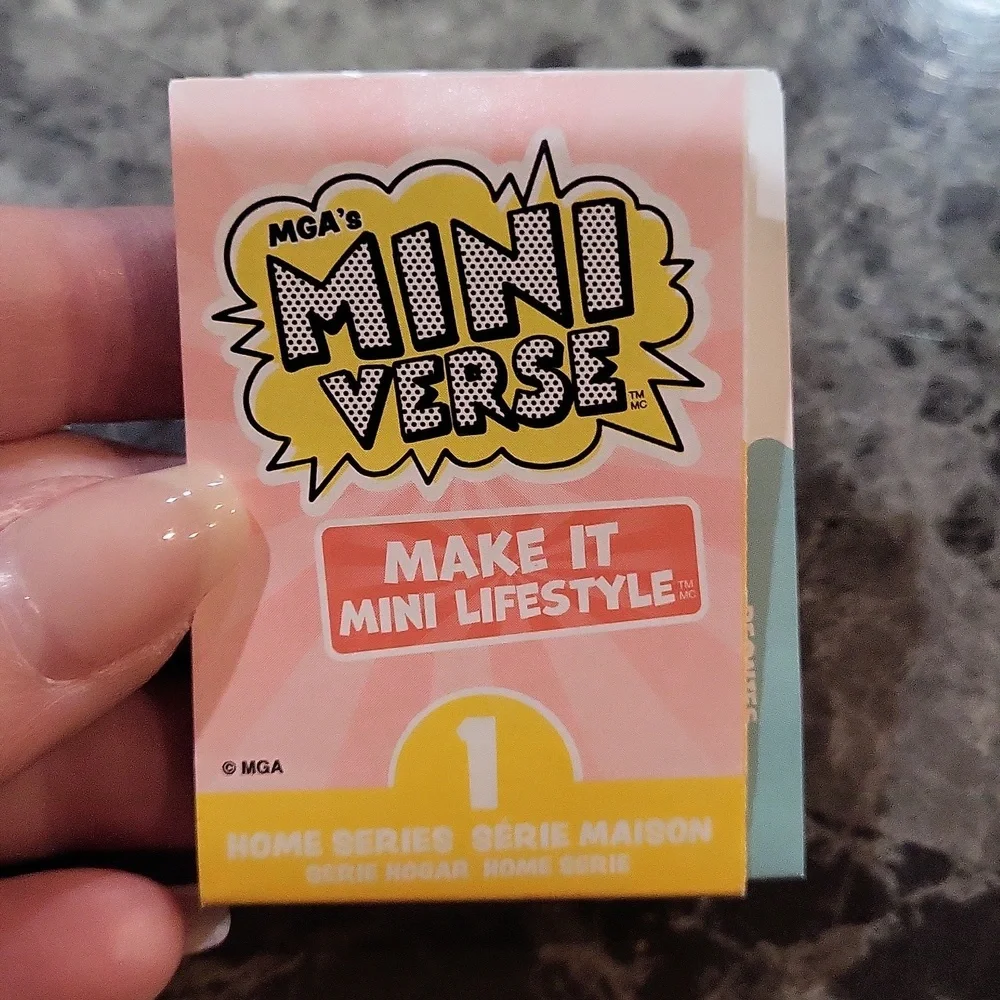 Miniverse Make It Mini Lifestyle Chickadee Birdfeeder